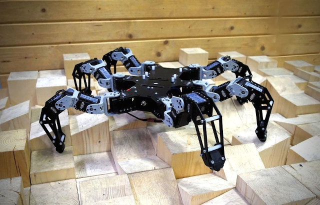 courses:crl-courses:aed23:hexapod-3dof-scaled.jpg